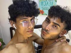 Alenders - shemale with brown hair webcam at xLoveCam