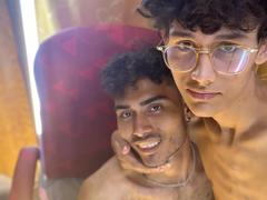 Alenders - shemale with brown hair webcam at xLoveCam