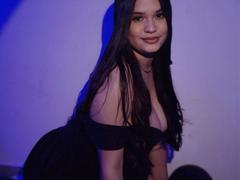 AlessLin - female with brown hair webcam at xLoveCam