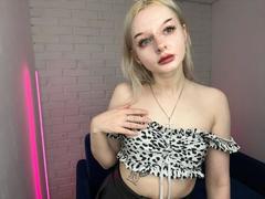 Alessa - female webcam at ImLive