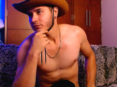 AlexPiers - male webcam at xLoveCam