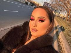 AlexaCroft - female with brown hair webcam at xLoveCam