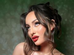 AlexaCroft - female with brown hair webcam at xLoveCam