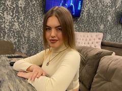 AlexaMiller-hot - female with brown hair webcam at xLoveCam