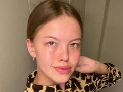 AlexaMiller-hot - female with brown hair webcam at xLoveCam