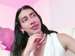 AlexaMissSx - shemale with black hair webcam at xLoveCam