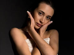 AlexaWilds - female with brown hair webcam at xLoveCam