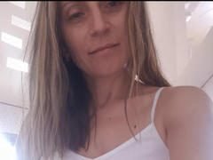 AliaAnita - female with  small tits webcam at xLoveCam