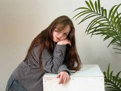 AlicaJames - female webcam at xLoveCam