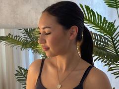 AlicaTalhelm - female with black hair webcam at xLoveCam