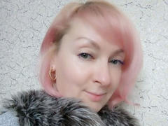 Alice69s - blond female webcam at xLoveCam