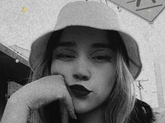 AliceHotBlue - female with black hair webcam at xLoveCam