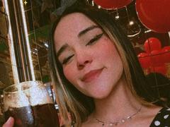 AliceHotBlue - female with black hair webcam at xLoveCam