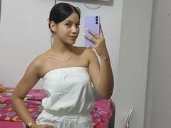 AliceFoxxy - female with black hair and  big tits webcam at xLoveCam
