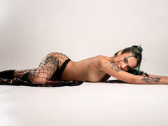 AliceHotBlue - female with black hair webcam at xLoveCam