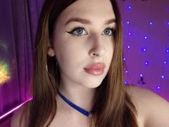 AliceLovels - female with brown hair and  big tits webcam at xLoveCam