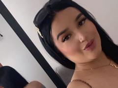 AliceMillerlu - female with black hair webcam at xLoveCam