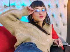 AliceMorely - female with black hair webcam at LiveJasmin