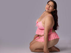 AliceRousee from xLoveCam