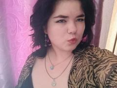 AliceShoft - female with black hair webcam at xLoveCam