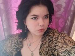 AliceShoft - female with black hair webcam at xLoveCam