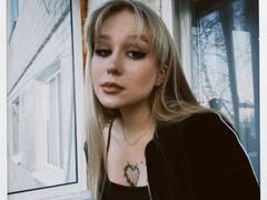 AliceVibes - blond female with  big tits webcam at xLoveCam