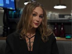 AliceVibes - blond female with  big tits webcam at xLoveCam