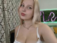 AliceGrasie - blond female with  big tits webcam at LiveJasmin