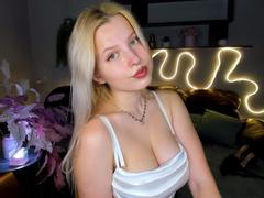 AliceGrasie - blond female with  big tits webcam at LiveJasmin
