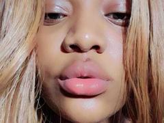 AliciaBabyG from xLoveCam