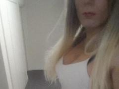 AliciaPouf - blond shemale webcam at xLoveCam