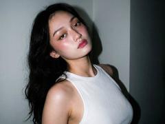 AlidaKarma - female with black hair webcam at xLoveCam