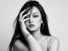 AlidaKarma - female with black hair webcam at xLoveCam