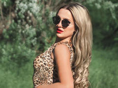 Titanna - blond female webcam at xLoveCam