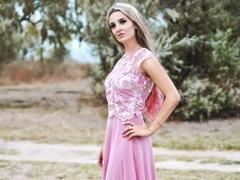 Titanna - blond female webcam at xLoveCam