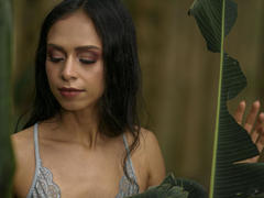 AliiciaSmith - female with black hair webcam at xLoveCam