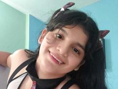 AlinaFoxyLina - female with black hair webcam at xLoveCam