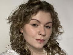AlinaHeiss-hot - blond female webcam at xLoveCam