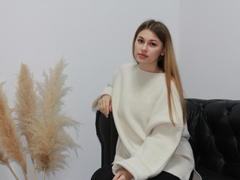 AlinaMiln - blond female webcam at LiveJasmin