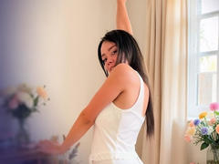 AlinaVale - female with black hair and  big tits webcam at xLoveCam