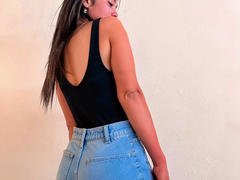 AlinaVale - female with black hair and  big tits webcam at xLoveCam