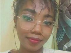 Alinne69 - female with black hair webcam at xLoveCam