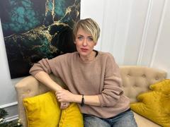 AlisArinti - female webcam at xLoveCam