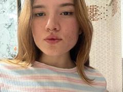 AlisaSellinger - female with black hair webcam at xLoveCam