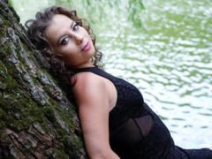 PetiteAlisa - female with brown hair webcam at LiveJasmin