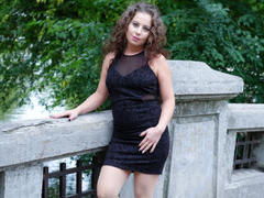PetiteAlisa - female with brown hair webcam at LiveJasmin
