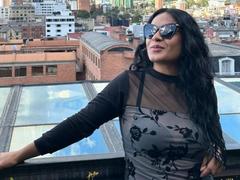 AlissiaQueen - female with brown hair webcam at xLoveCam