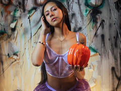 AlissonMcCoy - female with black hair webcam at xLoveCam