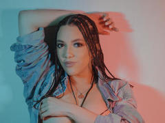 AlissonMuller - female with black hair webcam at xLoveCam