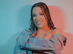 AlissonMuller - female with black hair webcam at xLoveCam